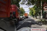 В Николаеве возникли пробки у Варваровского моста — ремонтируют дорогу