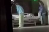 Пьяная медсестра «вызверилась» на бабушку и попала на видео