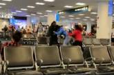 В международном аэропорту сняли на видео массовую драку 