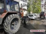 В канун праздника жители нескольких домов в центре Николаева остались без воды &mdash; рабочие не могут приступить к ремонту из-за припаркованного автомобиля