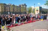 В Николаеве ко Дню Победы горожане возложили цветы к мемориалу Ольшанцев