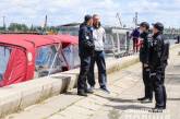Николаевская полиция проверила владельцев прогулочных катеров на соблюдение норм безопасности при перевозке граждан