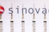 Украина получила еще  500 000 доз вакцины Sinovac 