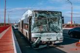 На Новом мосту в Днепре столкнулись автобусы и легковушка: пострадали 6 человек. Видео