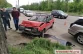 В Николаеве ВАЗ задел два автомобиля и влетел в дерево — пострадал водитель 