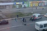 В Николаеве «Ниссан» сбил парня на электросамокате — пострадавшего увезли на «скорой»