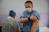 В Николаевской области первый вакцинированный получил вторую «ковидную» вакцину