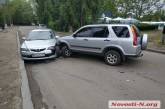 В Николаеве «Хонда» врезалась в «Мазду» – пострадал водитель