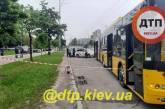 В Киеве в троллейбус с пассажирами бросили «коктейль Молотова» - пострадала женщина