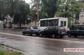 В центре Николаева пьяный водитель ВАЗа врезался в «Слувуту»