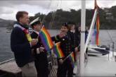 ВМС Норвегии поучаствовали в гей-параде и подняли радужные флаги