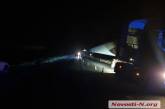 В Николаевской области ночью застрял тягач, перевозивший огромную лопасть для ветряка