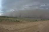 Жители Житомира показали пыльную бурю, добравшуюся к ним с берегов Каспия