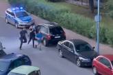 В Варшаве восемь патрульных задерживали украинца-нарушителя: он отбивался огнетушителем (видео)