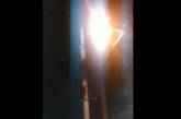 В Николаеве молния ударила в электроопору на Ингульском мосту — возник пожар (видео)