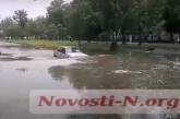 В Николаеве владелец авто рискнул и «поплыл» по «Дормашине» (видео)