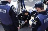 В Киеве злоумышленник стрелял по полицейским и закрылся в квартире: введена спецоперация «Гром»
