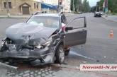 На перекрестке в центре Николаева столкнулись три автомобиля: пострадал водитель
