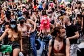 В Берлине прошел топлес-велопробег за право женщин ходить с открытой грудью