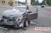 Спорное ДТП с тремя авто в Николаеве: появилось видео, как «Ленд крузер» едет на «красный»