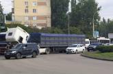 В Николаеве из-за поломавшейся фуры заблокировано движение троллейбусов