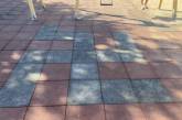На детской площадке в Кременчуге плитку выложили свастикой