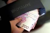 В Госстате заявили, что средняя зарплата в Украине впервые превысила $500