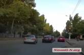 В Николаеве «Ланос» на скорости и по «встречке» проехал на красный напротив школы (видео)
