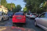 На подъездах к Варваровскому мосту в Николаеве вновь образовались пробки