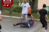 В Киеве подростки избили и «задули» газом пожилого мужчину (видео 18+)