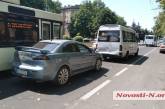 В центре Николаева «Мицубиси» врезался в микроавтобус