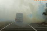 Под Николаевом горит поле: на затянутой дымом трассе столкнулись автомобили