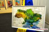 У Миколаїв привезли вишиту карту України, над якою працювали 70 майстрів