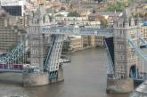 В Лондоне поломался Тауэрский мост (видео)