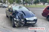 В центре Николаева пьяный на «Хонде» врезался в припаркованные автомобили