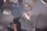 Появилось еще одно видео нападения радикалов на журналиста - били ногами по голове