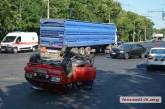 В Николаеве столкнулись четыре автомобиля — ВАЗ перевернулся, пострадали два человека