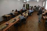 В Николаеве стартовал турнир шахматистов: самому старшему участнику 82 года, младшему — 8 лет
