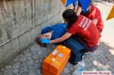 На празднике в Каштановом сквере мужчина упал с парапета — пострадавшего увезла «скорая»