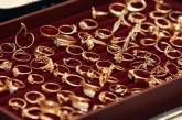 В Херсонской области мужчина надел на детородный орган золотое кольцо, а снять не смог