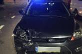 Ночью в Николаеве «Форд» протаранил «Фольксваген»: один из автомобилей врезался в дерево