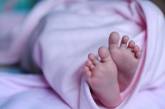 Многодетная мать подбросила новорожденного соседке: малыш умер от переохлаждения