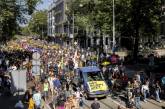 В Амстердаме протестуют десятки тысяч коронаскептиков