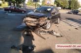 В центре Николаева Ford Kuga «протаранил» Daewoo: пострадал водитель