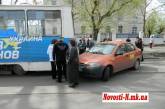 В Николаеве столкнулись трамвай и такси — из-за «Лексуса»