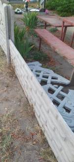В селе Лиманы под Николаевом группа подростков разгромила ограду на местном кладбище