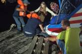 В Николаевской области спасатели транспортировали больного по морю
