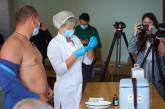 Депутаты Ивано-Франковского горсовета получили прививки от COVID-19 прямо во время сессии
