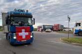 Швейцария отправила на Донбасс 140 грузовиков гумпомощи