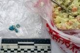 Заключенному Николаевского СИЗО пытались передать наркотики, спрятанные в салат